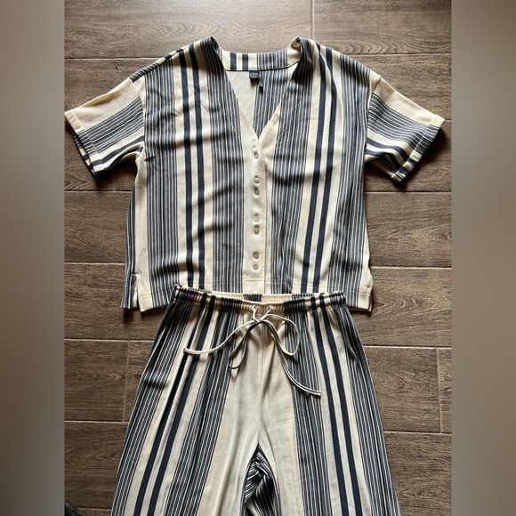 ICÔNE 2-Piece Striped Set Medium Cream & Navy Top + Wide Leg Pants - Picture 5 of 7